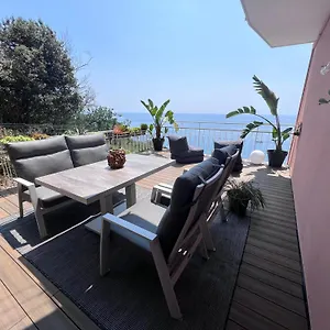 Silenzio E Relax Fronte Mare A , Varazze Italia